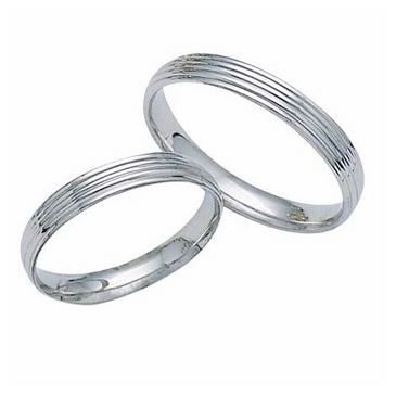 950 Platinum His & Hers Classic Wedding Band Set 004