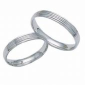 950 Platinum His & Hers Classic Wedding Band Set 004